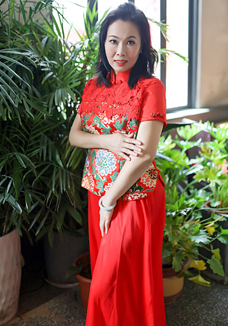 Gorgeous member profiles: pretty Thai dating partner Tong ying